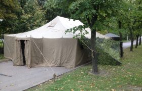 Армейская палатка в Москве